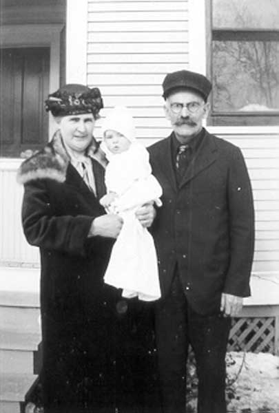 William and wife Hattie with son Lee